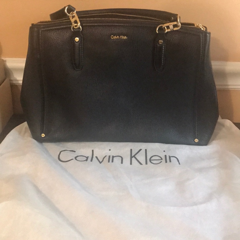 I am selling this because I never use it.